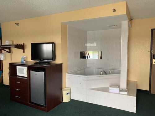 Howard Johnson by Wyndham Denver West