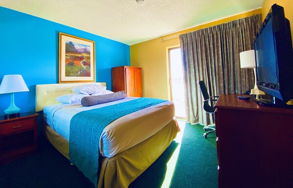 Literie de qualité supérieure, bureau, fer et planche à repasser