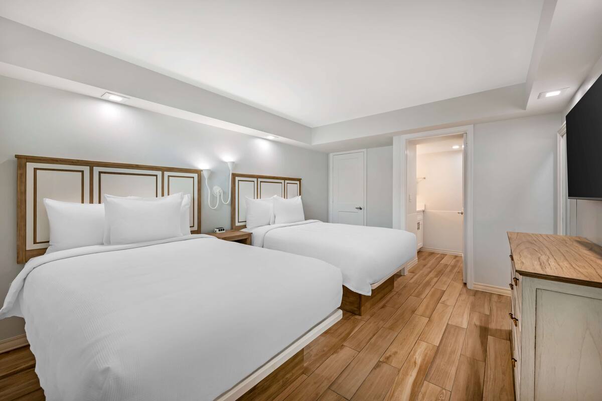 Suite, 2 camas matrimoniales, cocina, frente al océano (with Sofabed) | Espacio para trabajar con laptop y cortinas blackout 