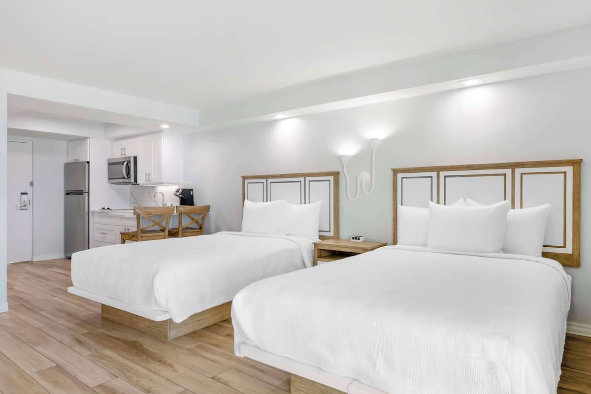 Cortinas blackout, tabla de planchar con plancha y wifi gratis
