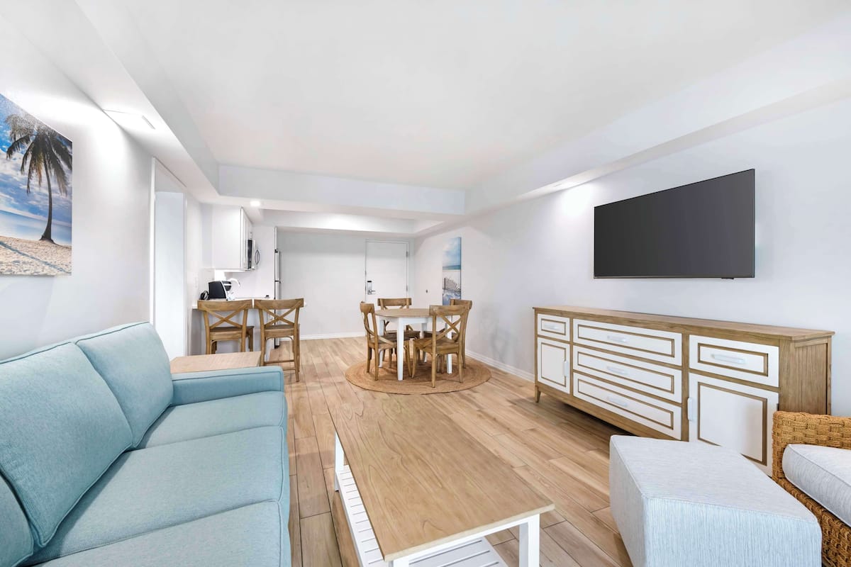 Cortinas blackout, tabla de planchar con plancha y wifi gratis