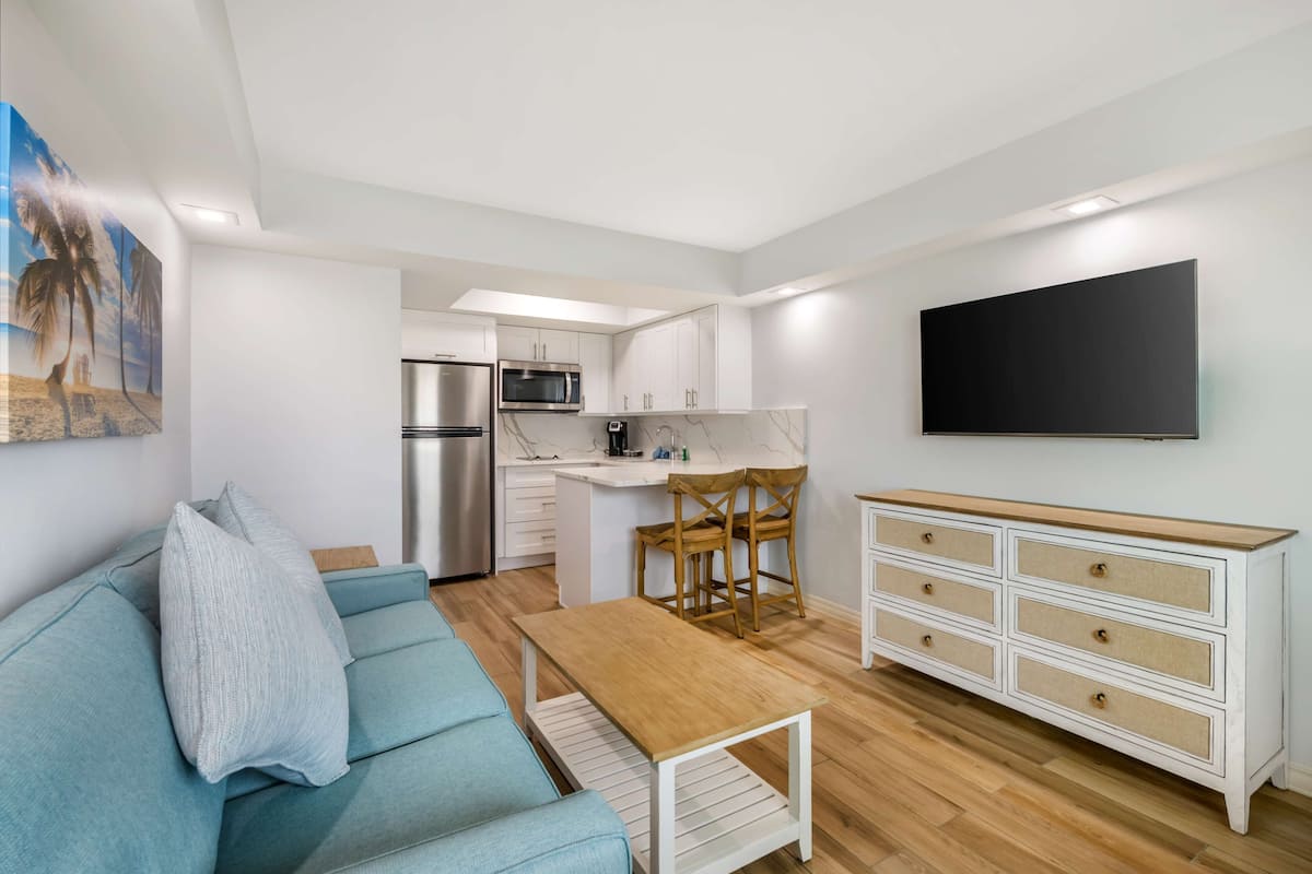 Cortinas blackout, tabla de planchar con plancha y wifi gratis