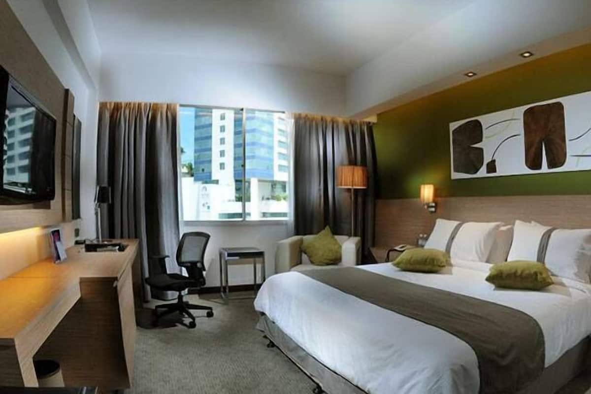 1 bedroom, minibar, in-room safe, desk