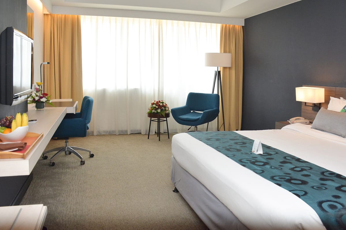 Executive Room | 1 bedroom, minibar, in-room safe, desk