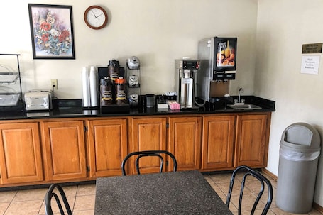 Free daily continental breakfast. Econo Lodge Oklahoma City Northeast