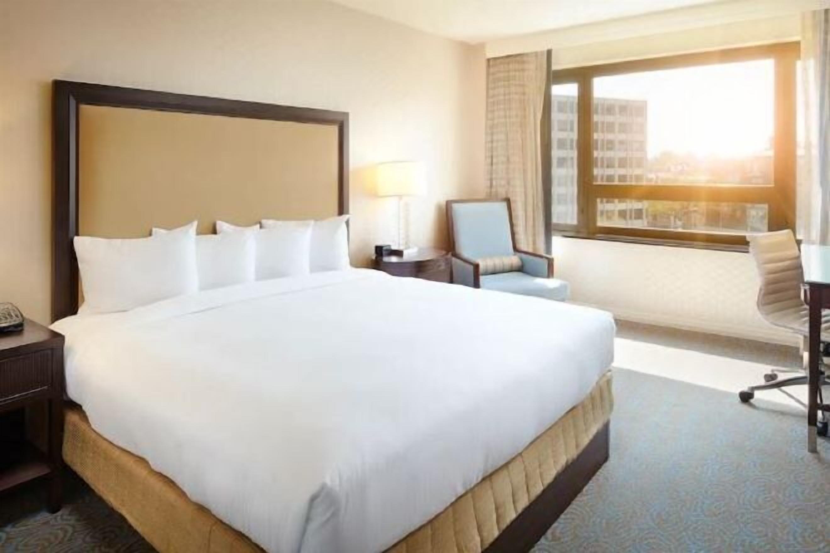 Premium bedding, in-room safe, desk, laptop workspace