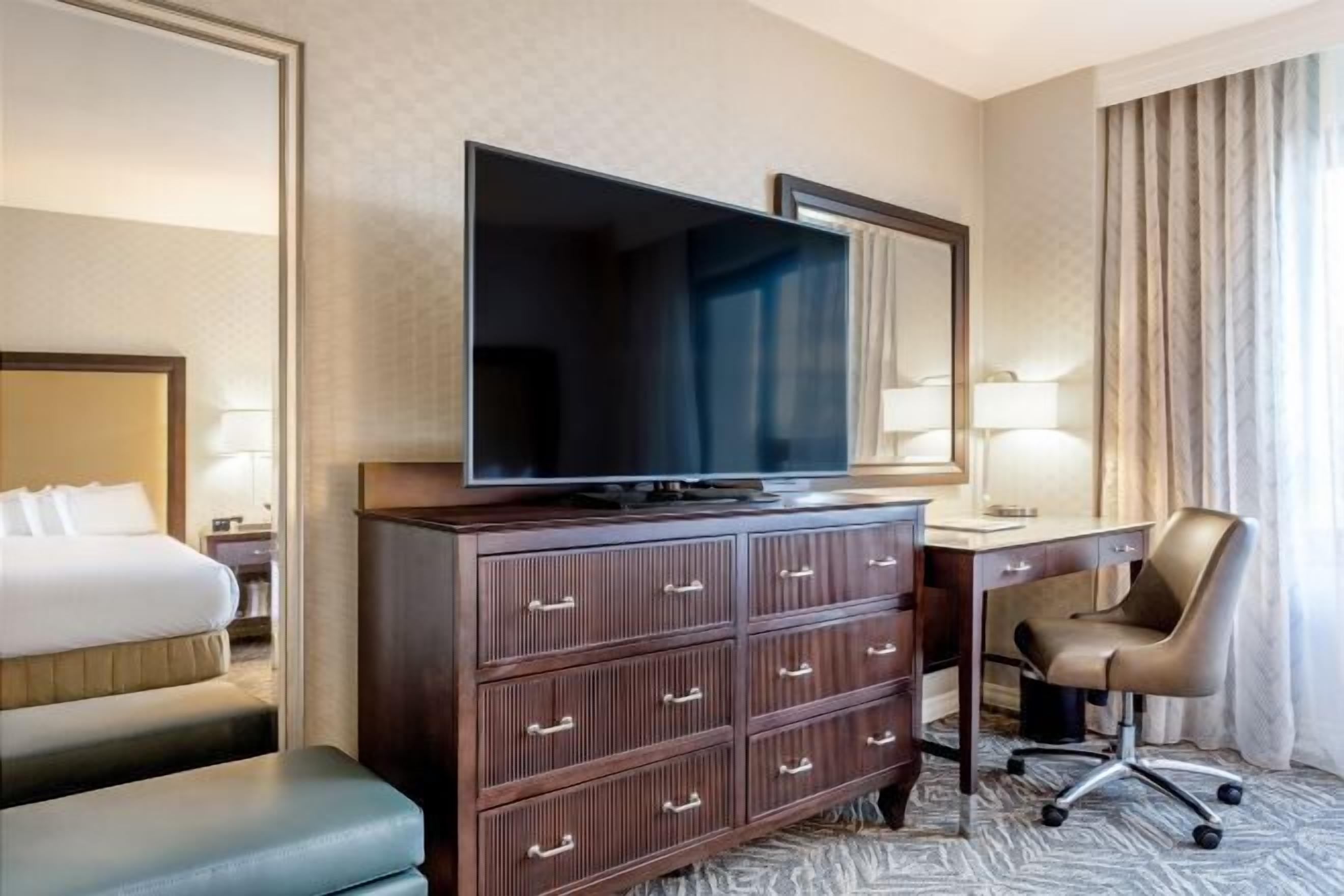 Premium bedding, in-room safe, desk, laptop workspace