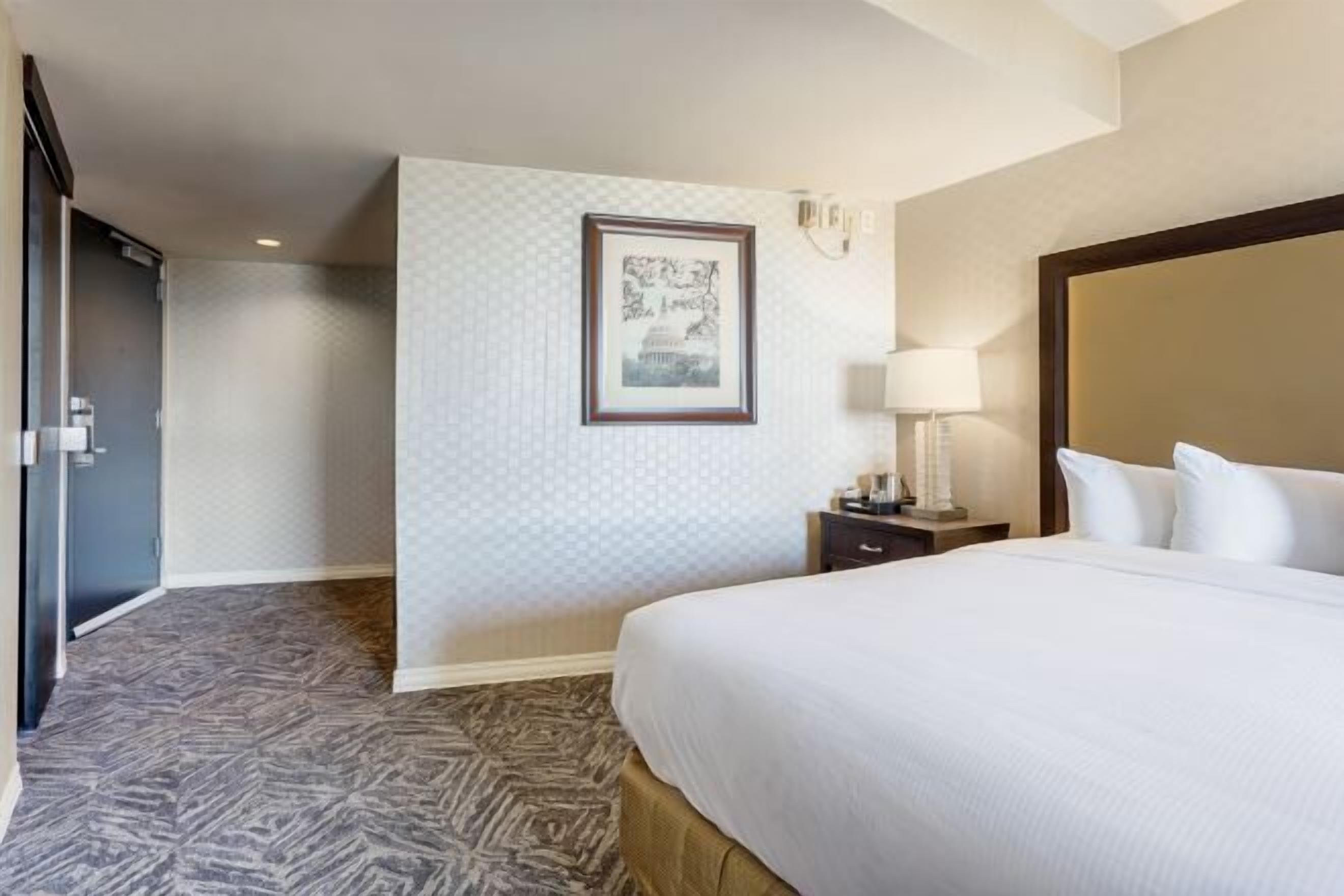 Premium bedding, in-room safe, desk, laptop workspace