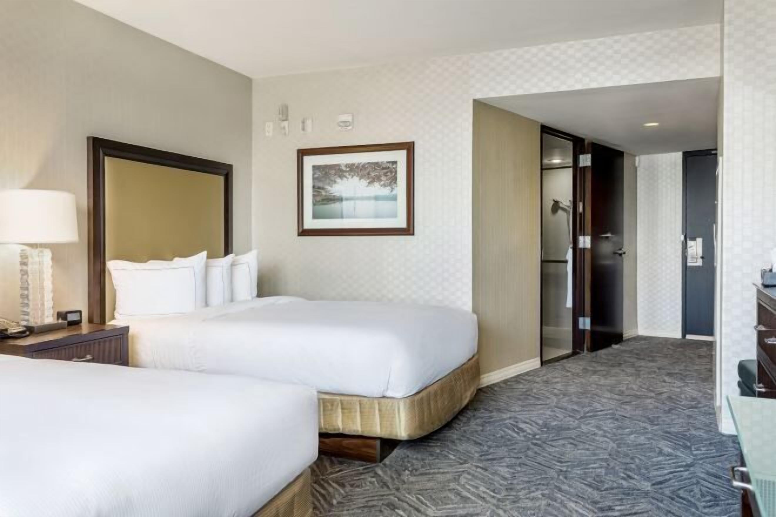 Premium bedding, in-room safe, desk, laptop workspace