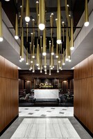 2 bars/lounges