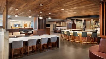 2 bares o lounges