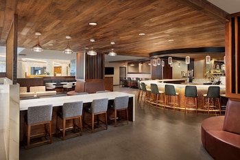 2 bars/lounges at Washington Hilton