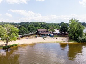 供应午餐和晚餐