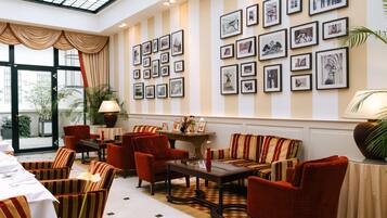 TĂ€gliches FrĂŒhstĂŒcksbuffet (30 EUR pro Person)