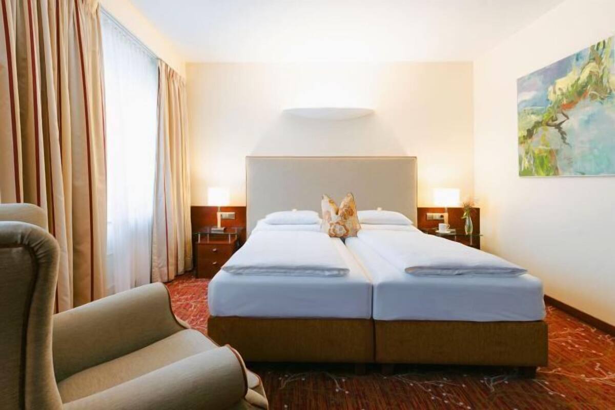 Egyptian cotton sheets, premium bedding, pillowtop beds, minibar