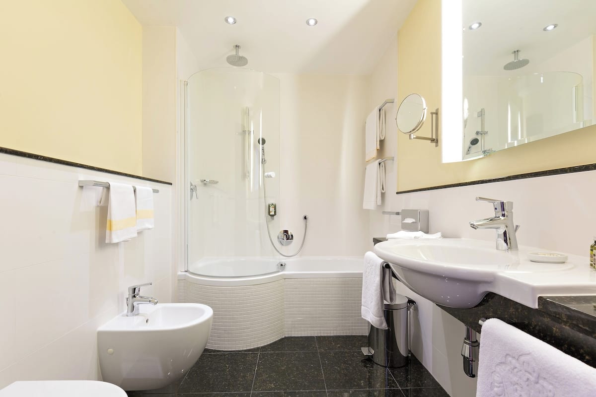 business room | bathroom | free toiletries, hair dryer, slippers, towels