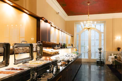 Daily buffet breakfast for a fee