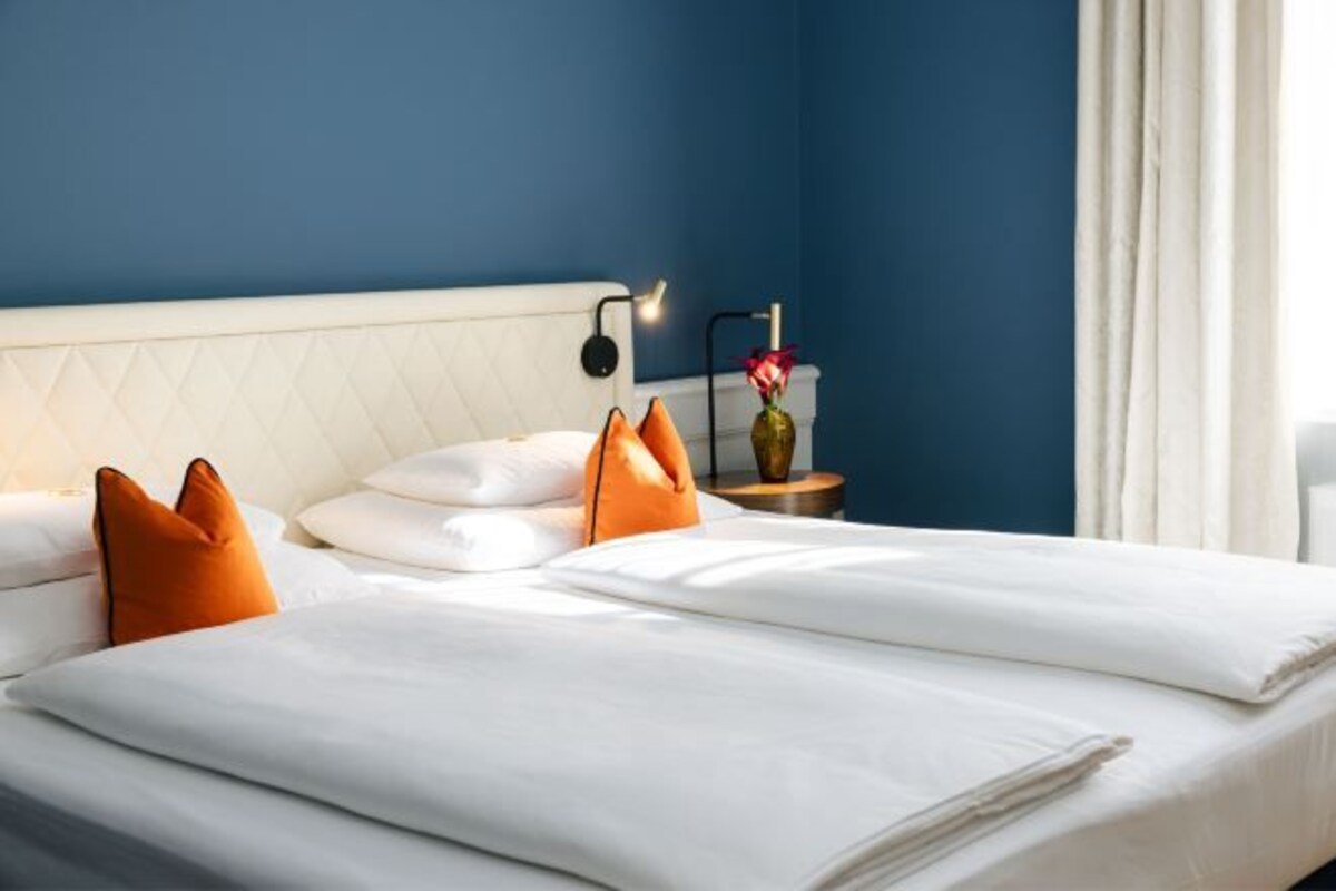 Egyptian cotton sheets, premium bedding, pillowtop beds, minibar