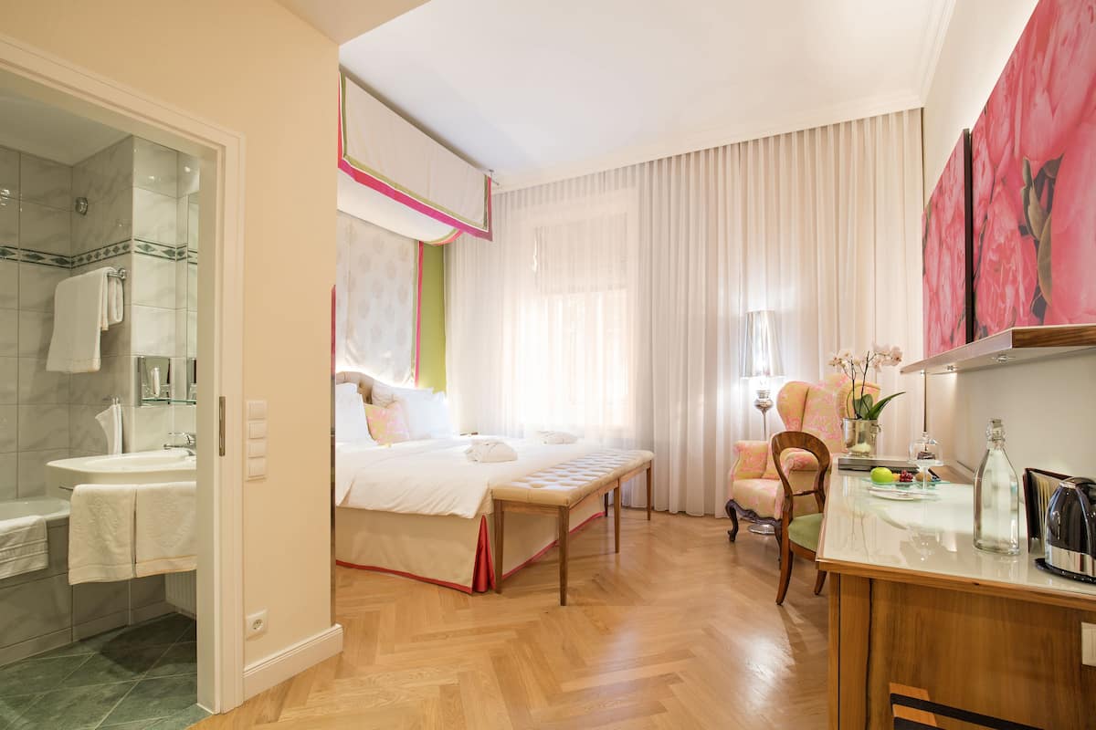 superior room | egyptian cotton sheets, premium bedding, pillow-top beds, minibar