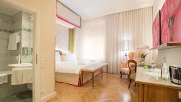 Superior Room | Egyptian cotton sheets, premium bedding, pillowtop beds, minibar