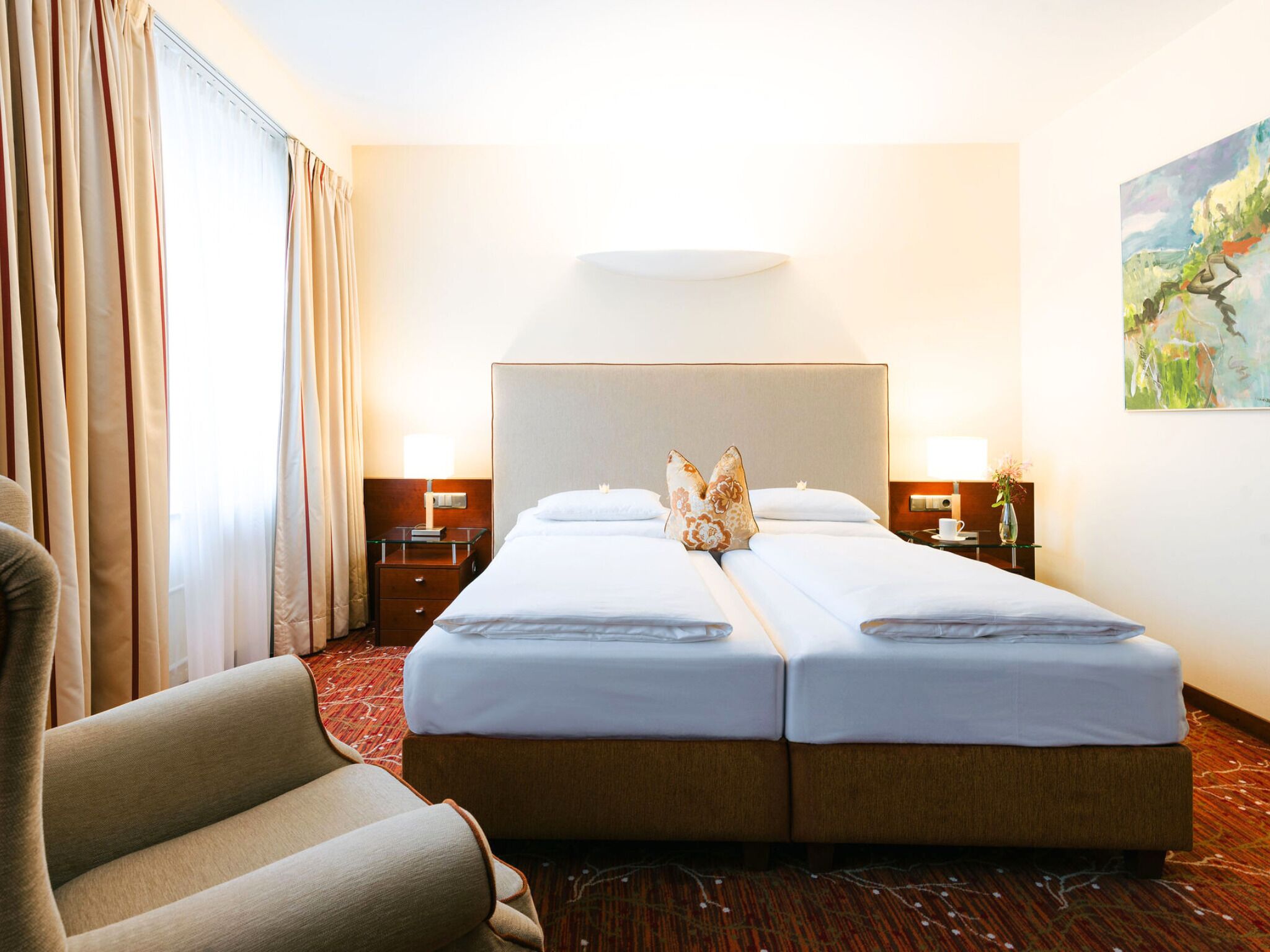 ビジネス ルーム | エジプト綿のシーツ、高級寝具、ピロートップベッド、ミニバー