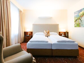 Business Room | Egyptian cotton sheets, premium bedding, pillowtop beds, minibar - Hotel Kaiserhof Wien (Vienna)