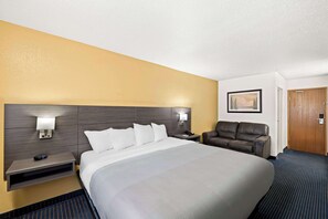 Standard Room, 1 King Bed, Non Smoking | Premium bedding, desk, blackout drapes, soundproofing - Quality Inn North Platte (North Platte)