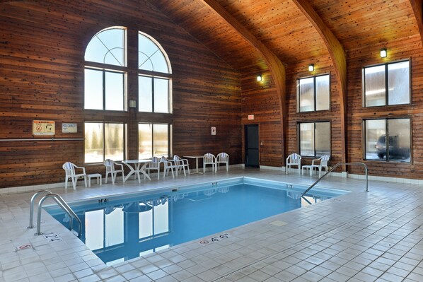 Indoor pool, pool loungers