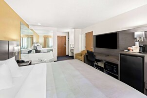 Room, 1 King Bed, Non Smoking, Hot Tub | Premium bedding, desk, blackout drapes, soundproofing