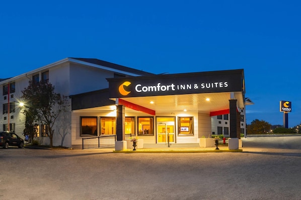 Exterior - Comfort Inn & Suites Barrie (Barrie)