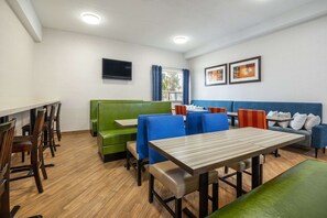 Esmorzar diari complet gratuït 