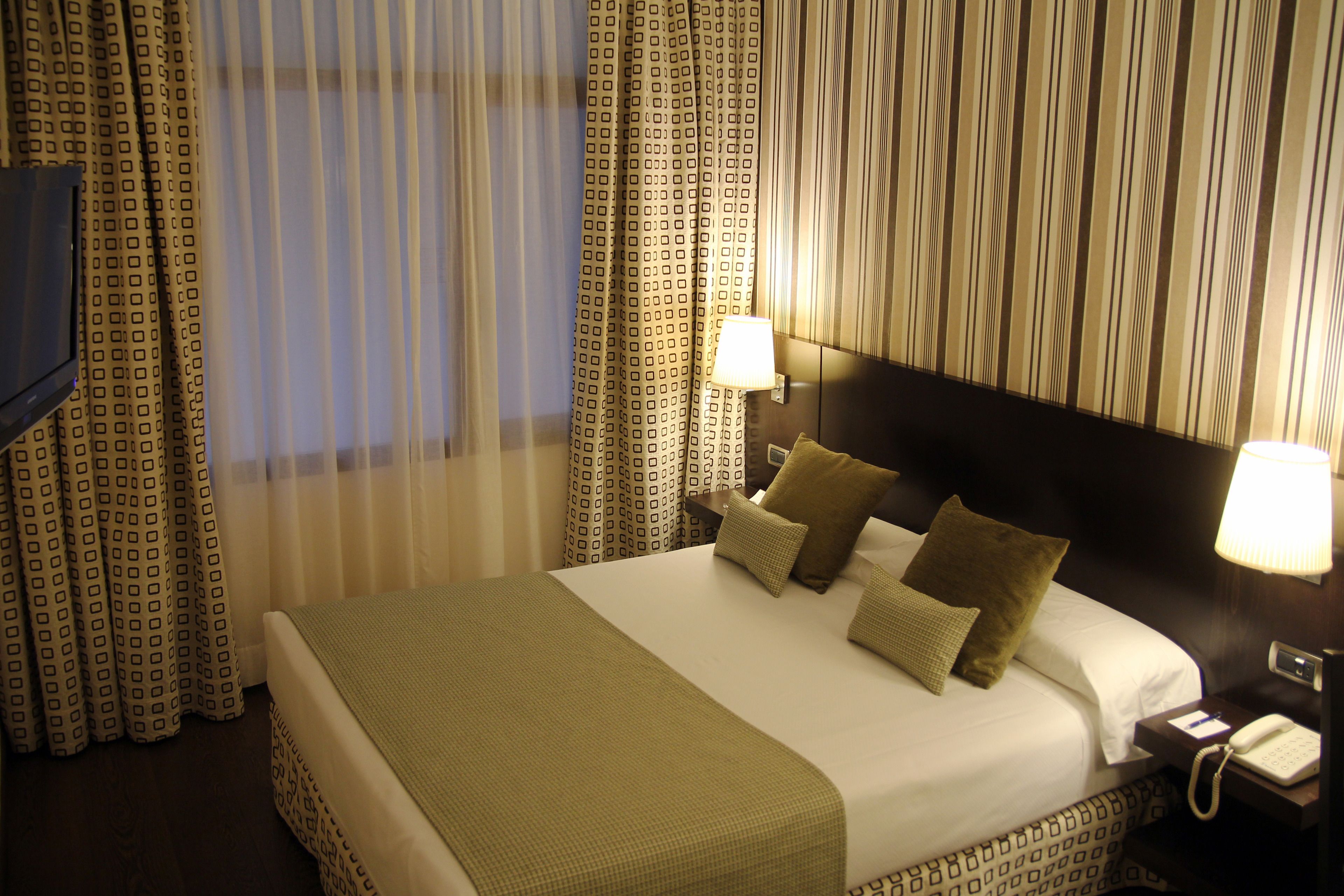 in-room safe, individually decorated, individually furnished, desk