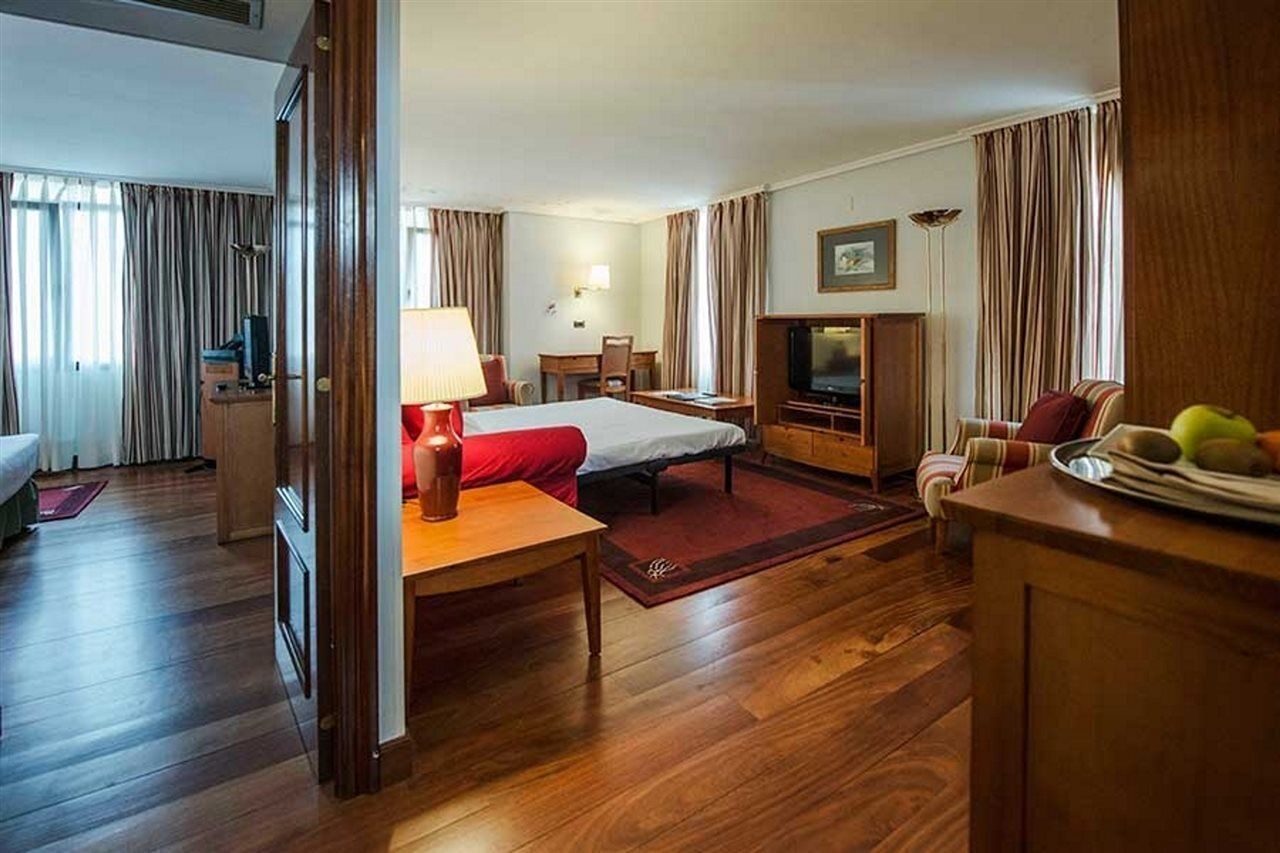 in-room safe, individually decorated, individually furnished, desk