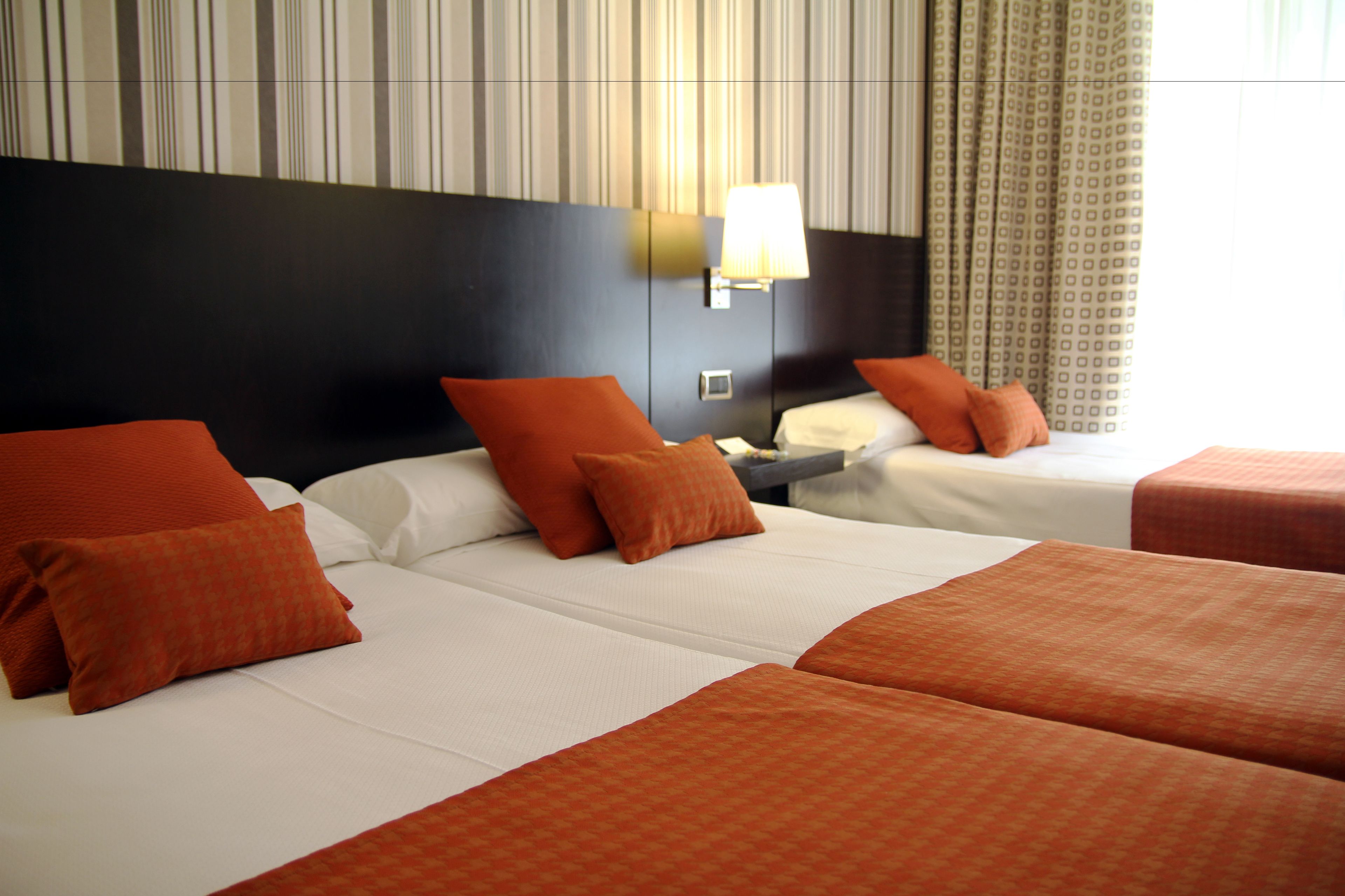 city triple room | in-room safe, individually decorated, individually furnished, desk