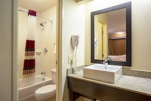 Premium Room, 2 Double Beds (Upgraded Bedding & Snack, Smoke Free) | Bathroom | Combined shower/bathtub, towels