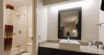 Red Roof Inn PLUS+ Chicago - Willowbrook