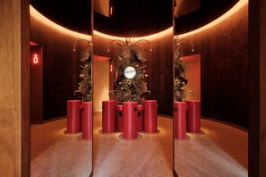 3 restaurantes; se sirven desayunos, almuerzos y cocina portuguesa 