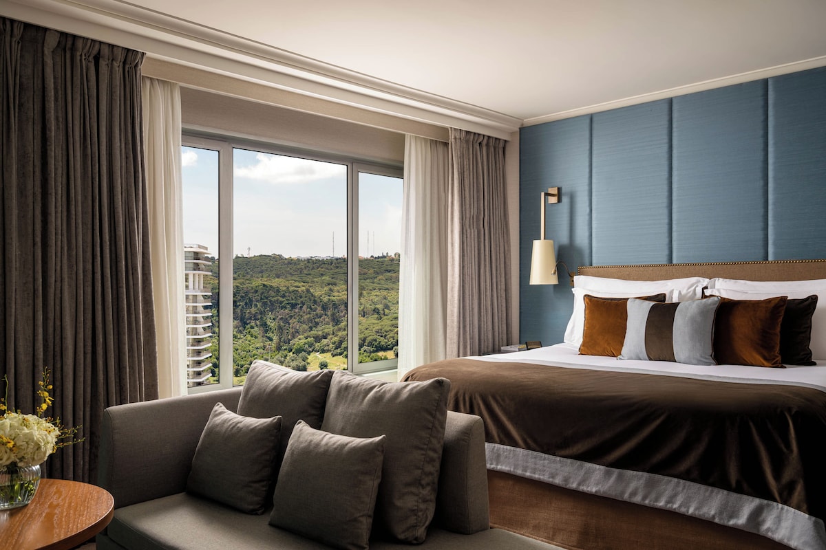 Suite (Monsanto) | Premium bedding, pillowtop beds, minibar, in-room safe