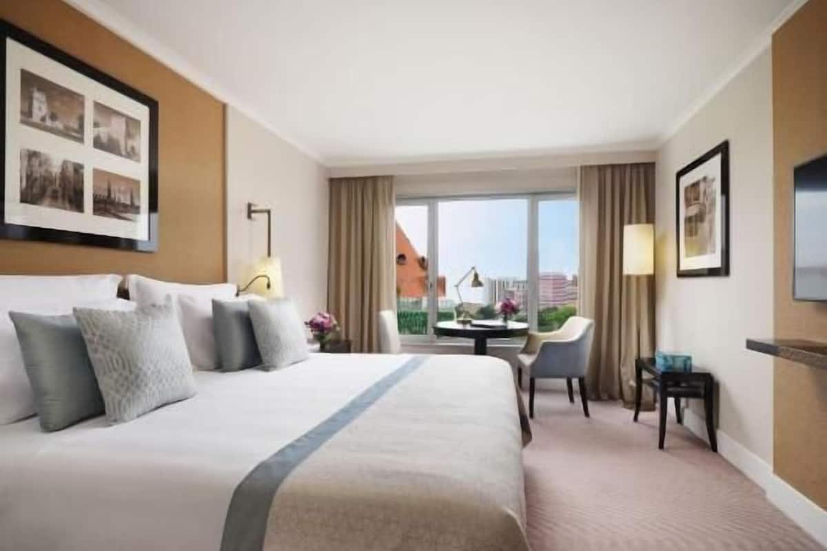 Premium bedding, pillowtop beds, minibar, in-room safe