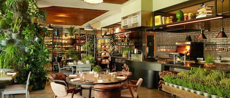 3 restaurants, breakfast, lunch, dinner served; Portuguese cuisine
