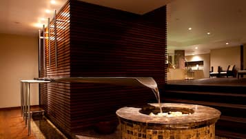 Couples treatment room(s), sauna, hot tub, steam room