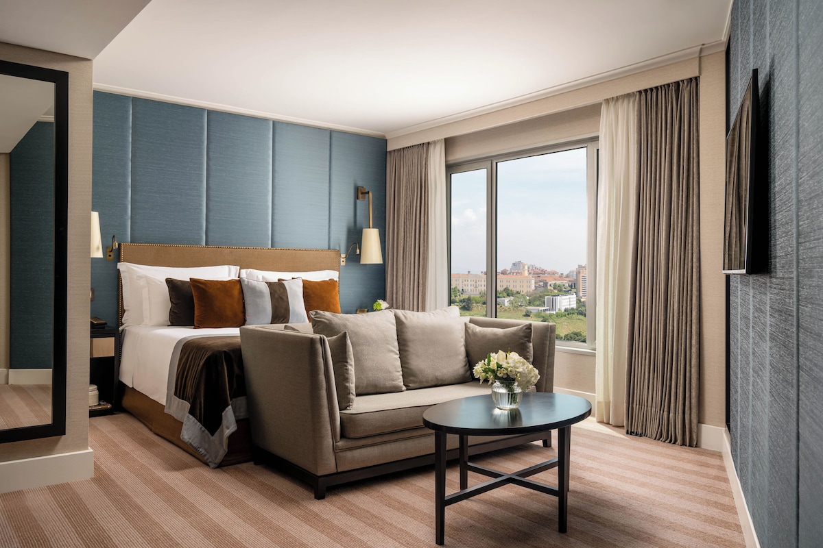 Junior Suite, Park View | Premium bedding, pillowtop beds, minibar, in-room safe