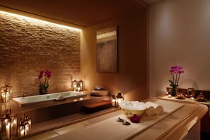 Couples treatment room(s), sauna, hot tub, steam room - Corinthia Lisbon (Lisbon)
