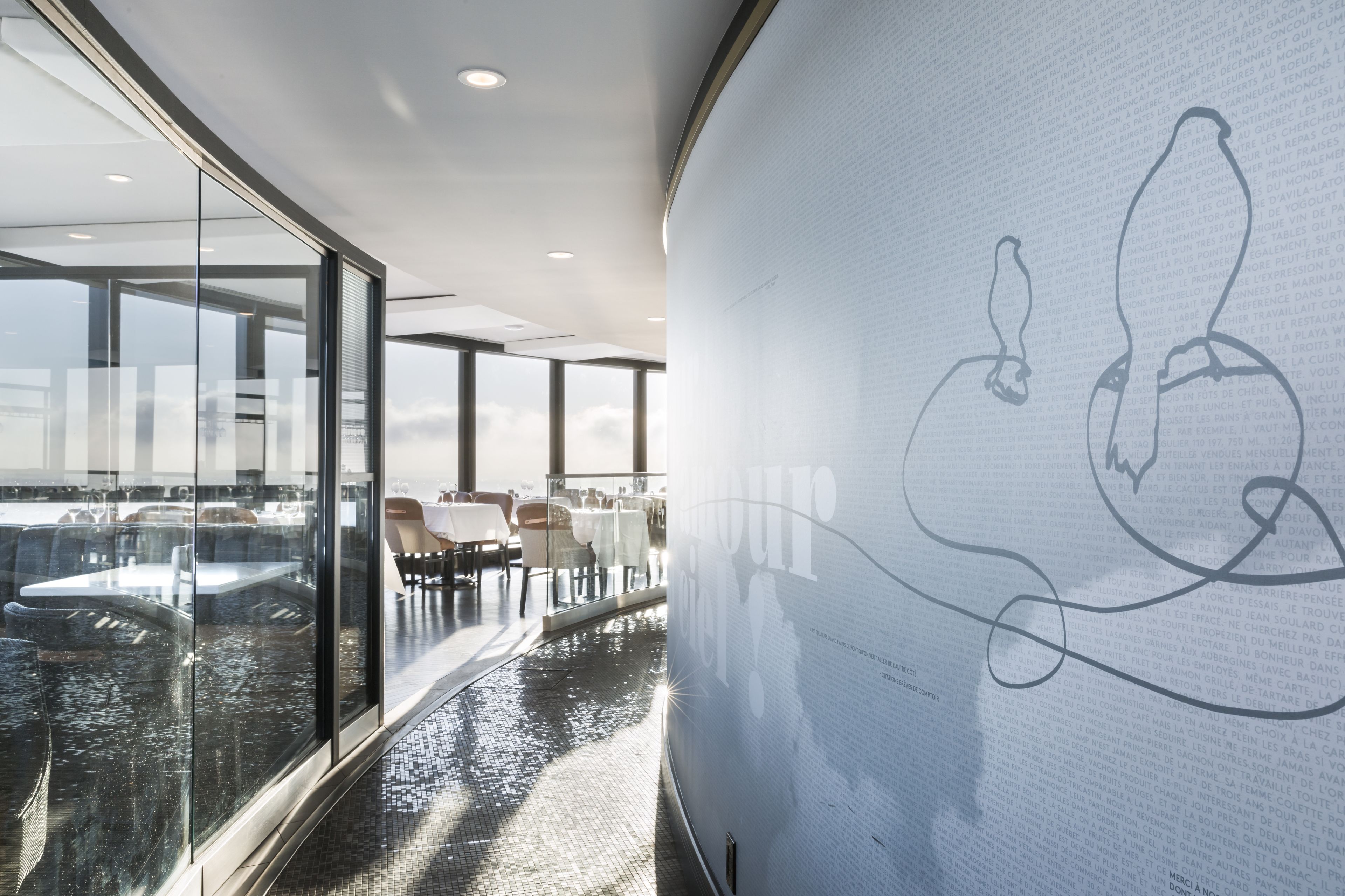 2 restaurantes, se sirven desayunos, comidas, cenas y cocina italiana