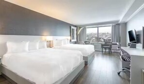 Caja de seguridad en la habitación, escritorio y cortinas blackout