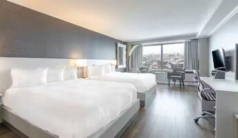 客房内保险箱、办公桌、遮光窗帘、熨斗/熨衣板