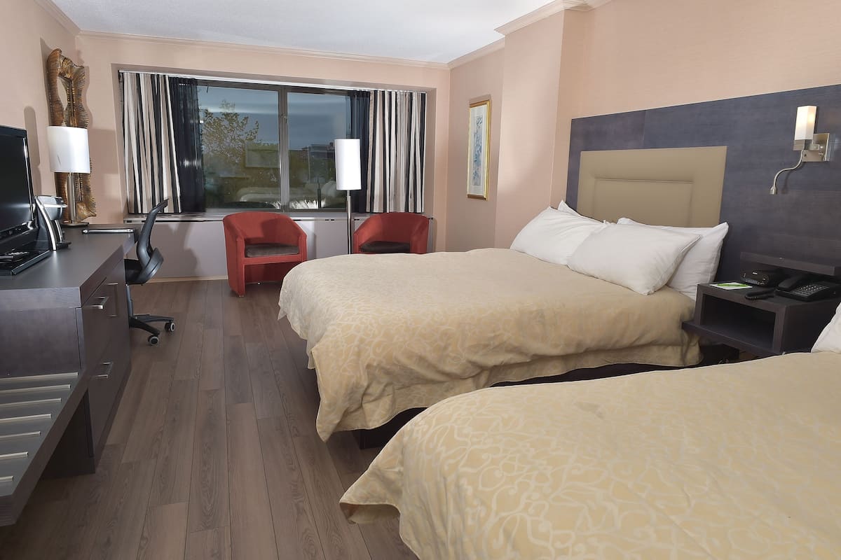 Standard Room, 2 Queen Beds | In-room dining