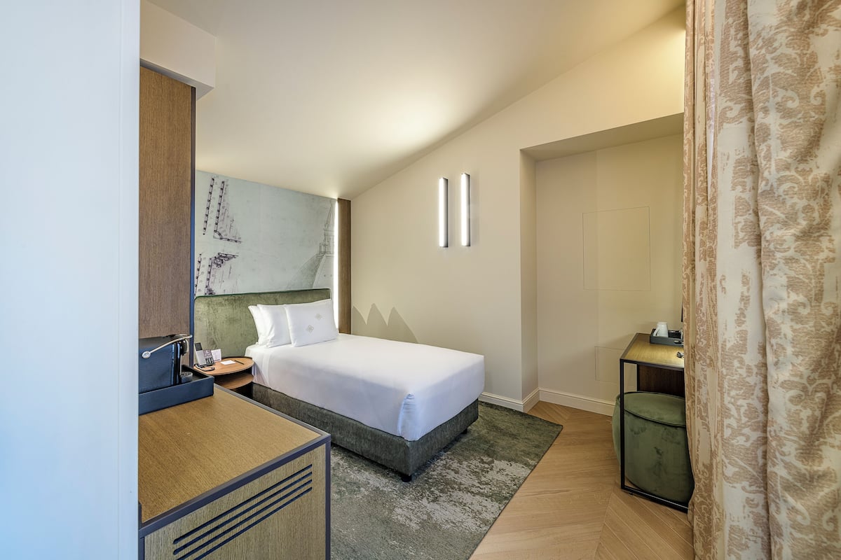 Classic Single Room | Egyptian cotton sheets, premium bedding, down comforters, pillowtop beds