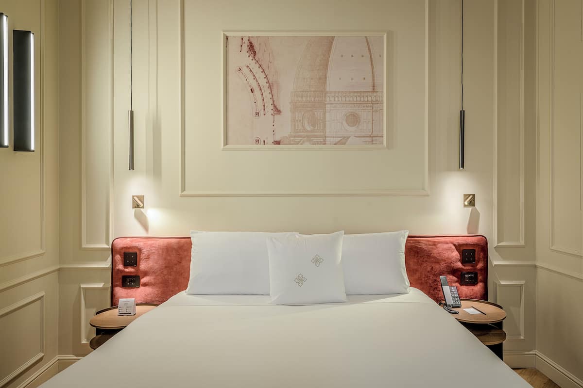 Design Double Room | Egyptian cotton sheets, premium bedding, down comforters, pillowtop beds