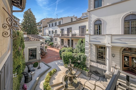 Patio. Palazzo Montebello